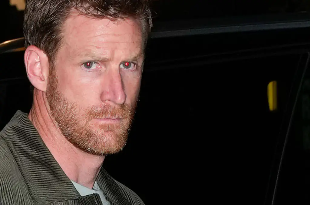 Fans praise Tom Holland as he gets physical protecting Zendaya from swarming autograph hunters