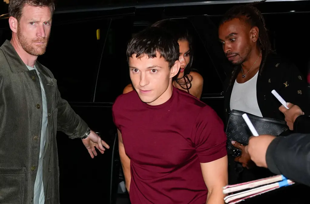 Fans praise Tom Holland as he gets physical protecting Zendaya from swarming autograph hunters