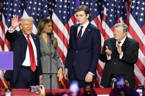 People are stunned by how tall Trump's son Barron is compared to 2016 presidential election