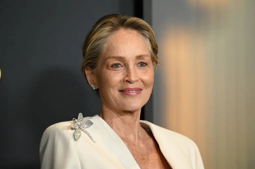 Stone said De Niro kissed her “right out of [her] shoes”. Credit: Gilbert Flores / Getty
