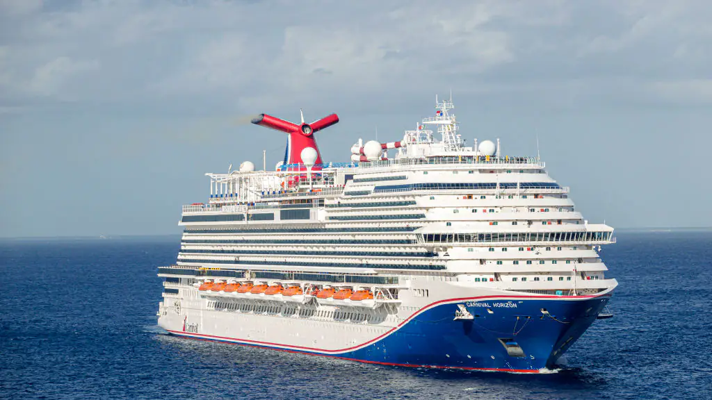  Carnival Horizon cruise ship