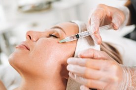 Warning issued after woman injected only one half of her face with botox to see what would happen