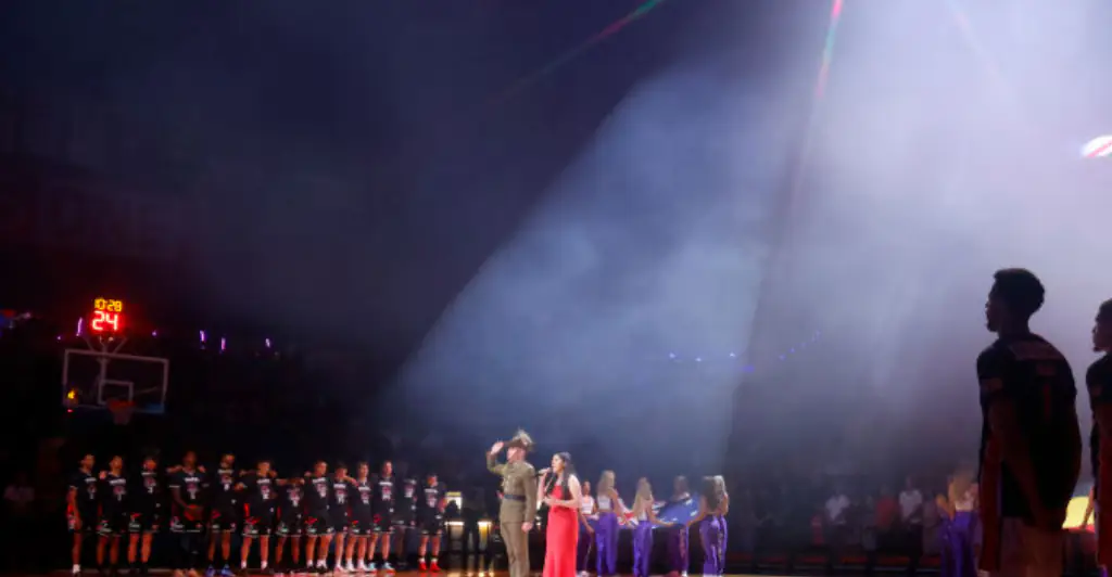 National anthem singer is praised for her savage response to being heckled mid-song