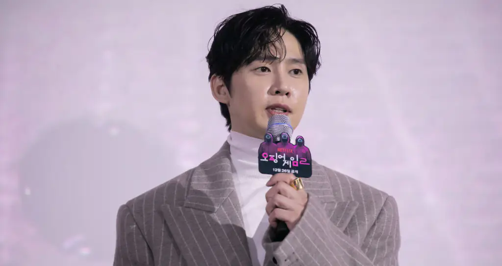 'Squid Game' star Park Sung-hoon comes under fire after accidentally sharing p*rnographic post