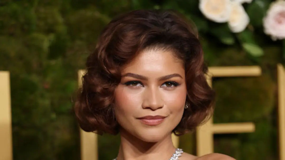 Zendaya fans furious after artist photoshops her face to be 