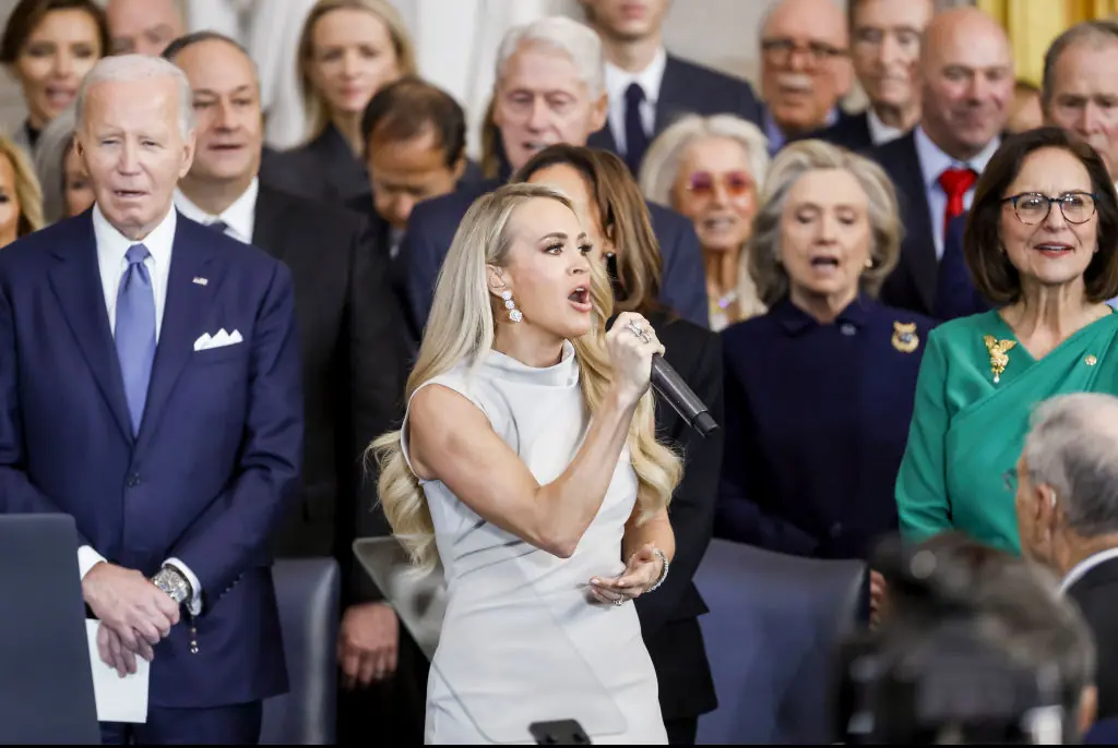 The room joined Underwood as she sang acapella. Credit: Shawn Thew-Pool/Getty Images