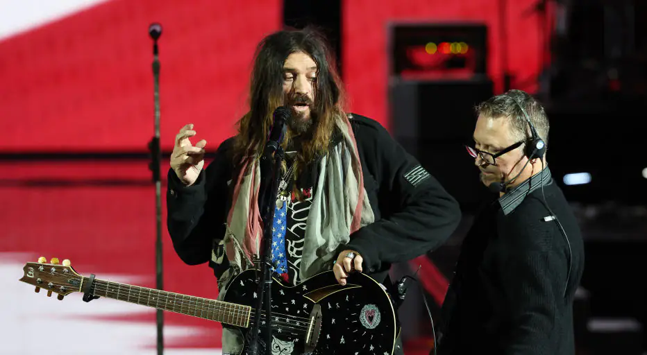 Trace Cyrus tells dad Billy Ray: 'You should be ashamed of yourself'