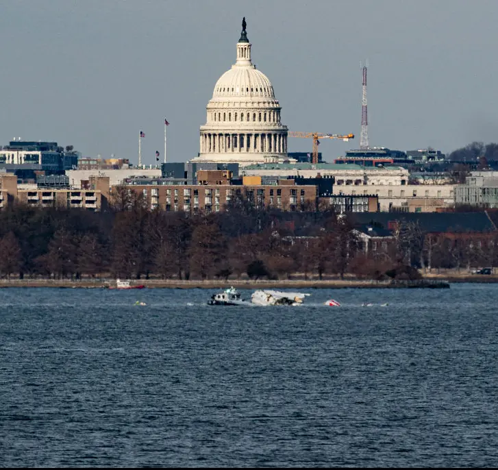 An American Airlines flight from Wichita, Kansas collided midair with a military Black Hawk helicopter.  Credit: Al Drago / Getty 