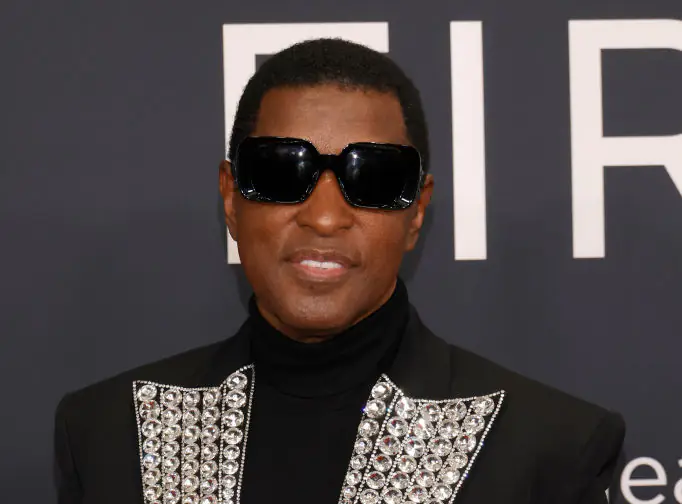 Reporters issue apology after 'rude and unprofessional' moment during Babyface interview on Grammys red carpet