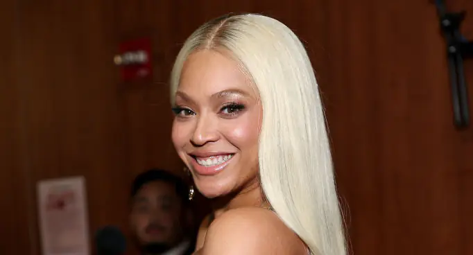 Viewers gush over 'full-circle moment' as Taylor Swift awards Beyoncé the Grammy for Country Album of the Year