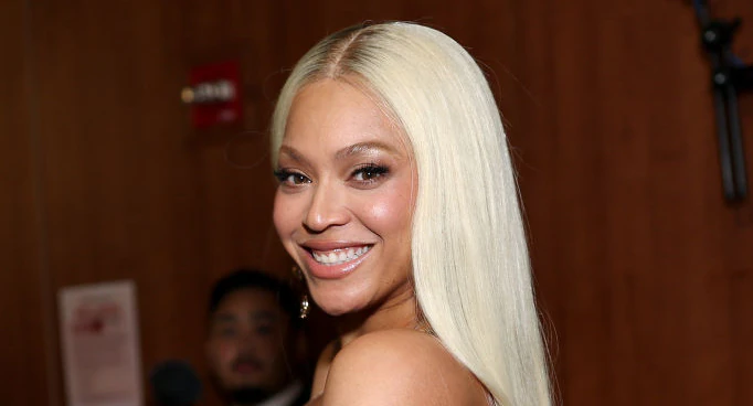 Viewers gush over 'full-circle moment' as Taylor Swift awards Beyoncé the Grammy for Country Album of the Year