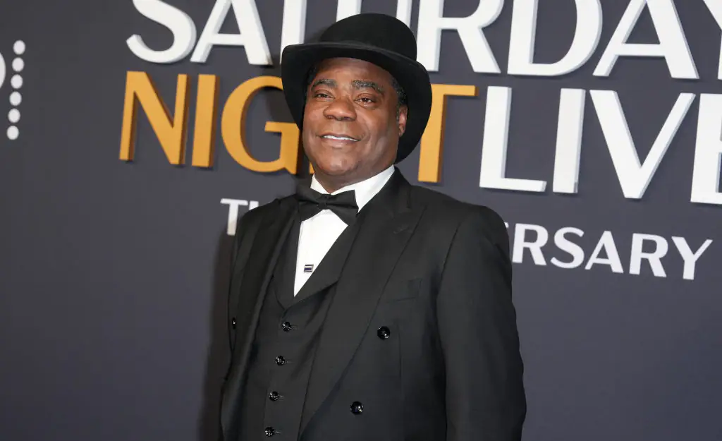 Actor Tracy Morgan removed in wheelchair after he's seen vomiting courtside at Knicks game