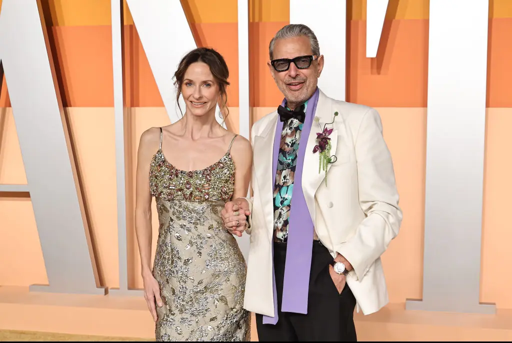 Jeff Goldblum and his wife attend the 2025 Vanity Fair Oscar Party. Credit:  Jamie McCarthy / Getty