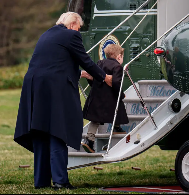 President Trump helps Æ A-Xii onto Marine One. Credit: Andrew Harnik/Getty Images