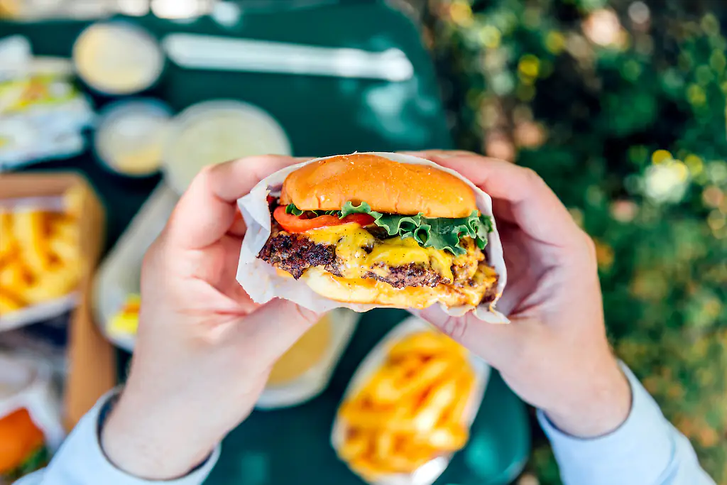 The man started feeling sick four hours after eating a hamburger at a barbecue in September 2024. Credit: Alexander Spatari / Getty