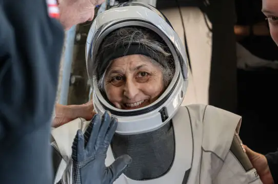 Former astronaut reveals the surprising amount stranded NASA astronauts could earn after 9 months in space