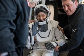 Former astronaut reveals the surprising amount stranded NASA astronauts could earn after 9 months in space
