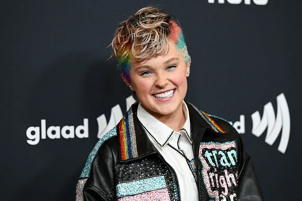 JoJo Siwa says she felt pressured to label herself a lesbian: 'I boxed myself in'