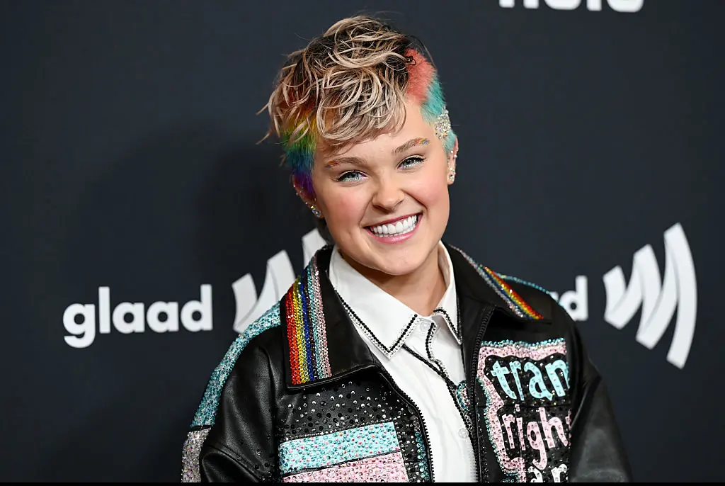 JoJo Siwa says she felt pressured to label herself a lesbian: 'I boxed myself in'