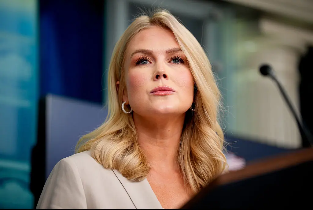 White House press secretary Karoline Leavitt flooded with praise over photo of her feeding her baby at work