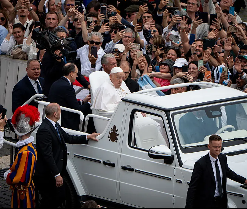 Pope Francis made a final public appearance the day before he passed away aged 88 - Article Image 4