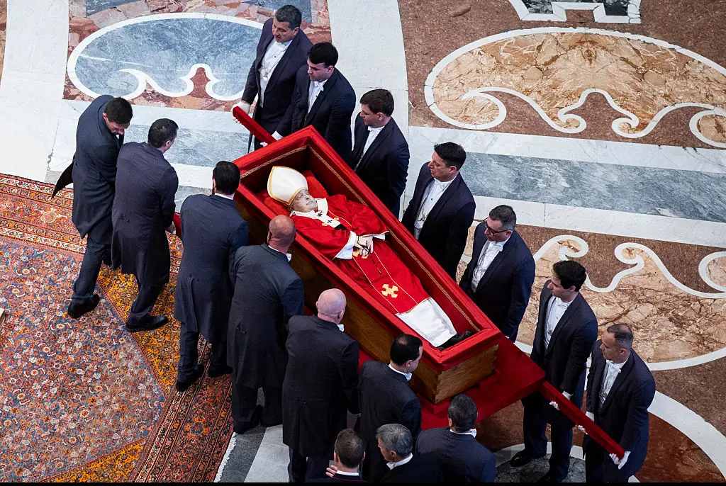 Arrival of the coffin of Pope Francis I at St. Peter's Basilica. Credit: Europa Press News / Getty