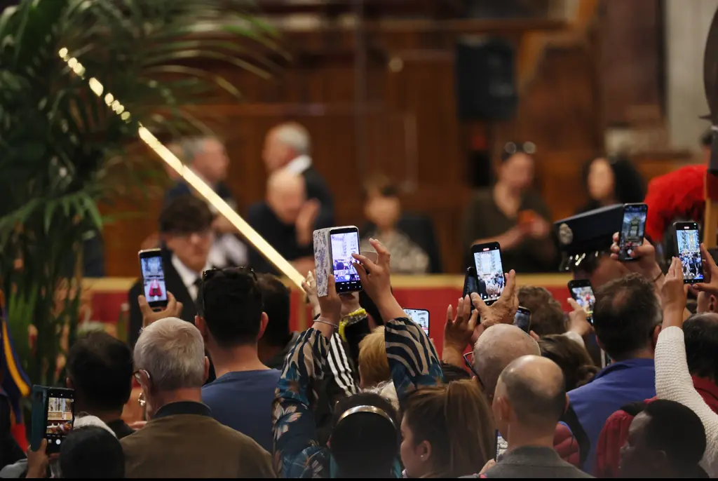 Thousands have queued up to view the Pope's body. Credit: Ernesto Ruscio/Getty Images