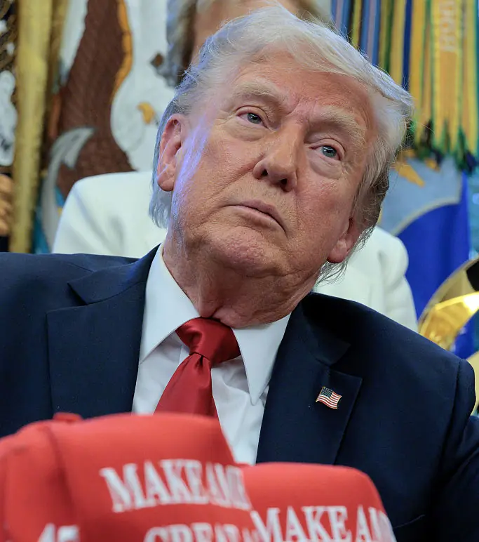 Trump issues 'dire' ultimatum for Ukraine after Zelensky slams his peace plan - Article Image 1