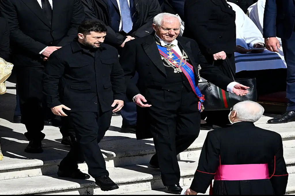 A crowd clapped for Ukraine's President Volodymyr Zelensky as he arrived at the funeral of Pope Francis. Credit: Antonio Masiello / Getty 