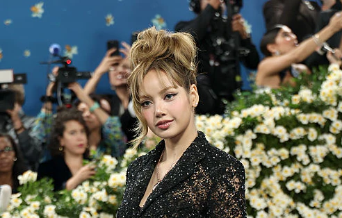 K-Pop star Lisa slammed after Met Gala viewers call out 'distasteful' detail on her outfit: 'Who thought this was a good idea?'