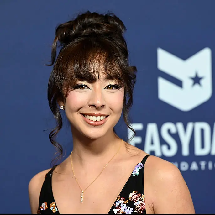 Modern Family star Aubrey Anderson-Emmons posts video to come out as bisexual - Article Image 2