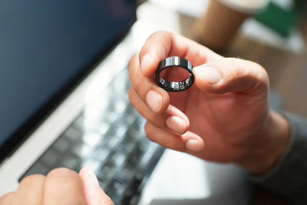 A cruise worker explained the meaning behind a black ring. Credit: ArtMarie / Getty