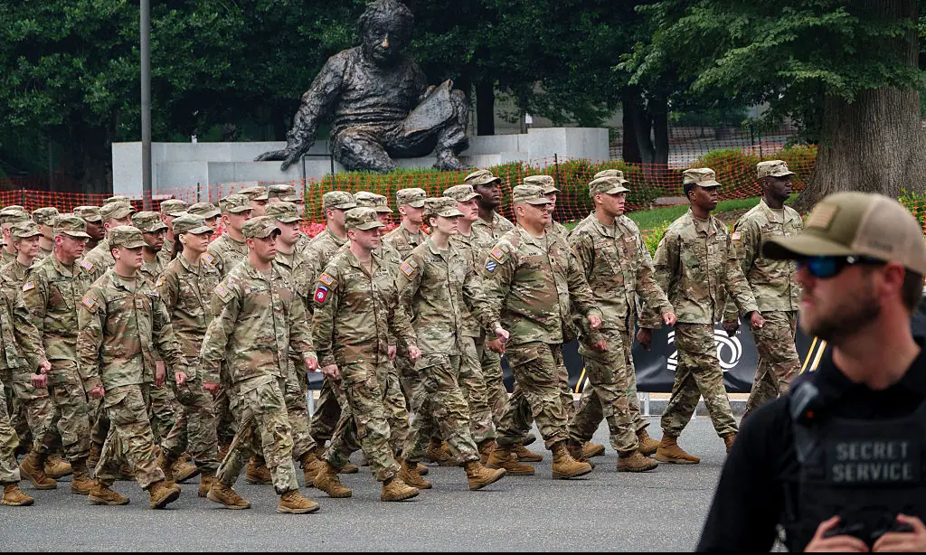 US Veteran reveals reason for 'worst marching' at Trump's military parade, as viewers call out soldiers' 'sloppy' performance