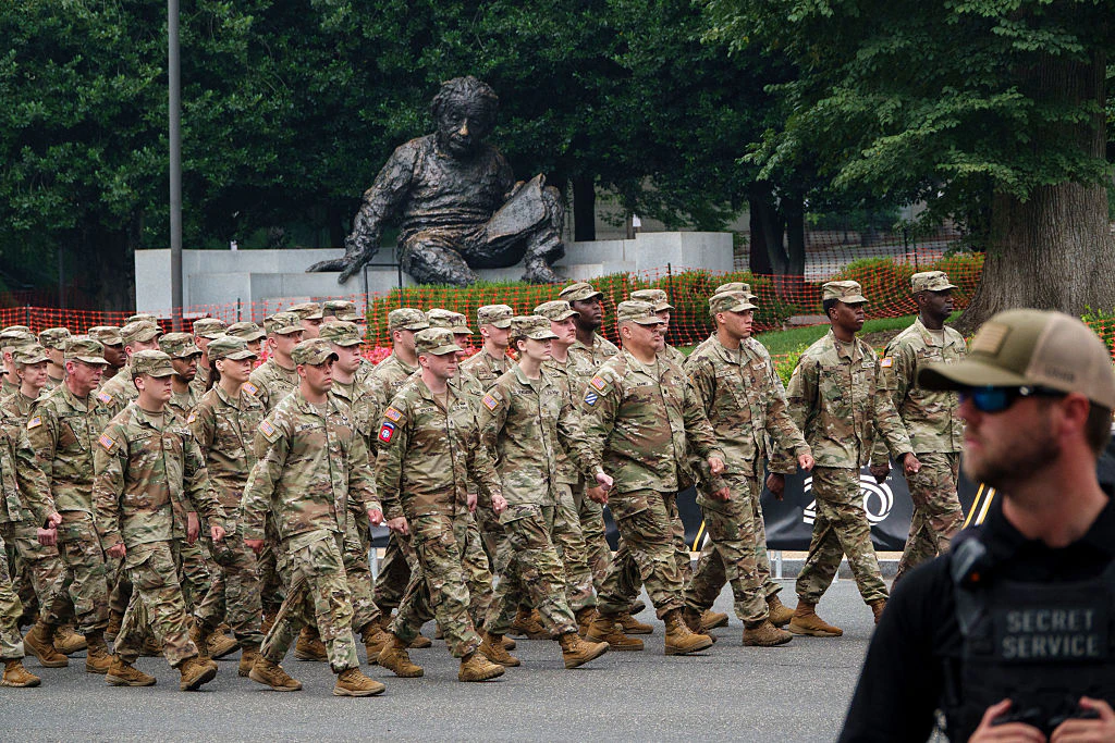 US Veteran reveals reason for 'worst marching' at Trump's military parade, as viewers call out soldiers' 'sloppy' performance