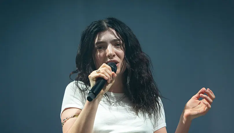 Fans left disturbed after nurse points out hidden detail in X-ray image on Lorde's new album cover