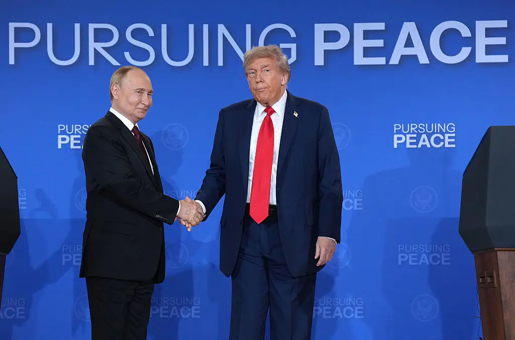 Viewers spot subtle 'power moves' Trump used to 'assert dominance' during meeting with Putin