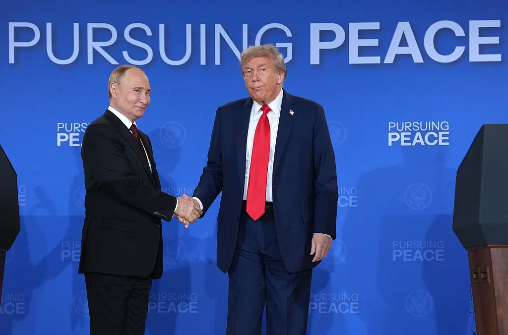 Viewers spot subtle 'power moves' Trump used to 'assert dominance' during meeting with Putin