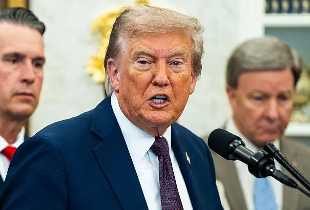 Viewers make worrying observation about Trump's appearance as president dismisses 'Trump is dead' rumors