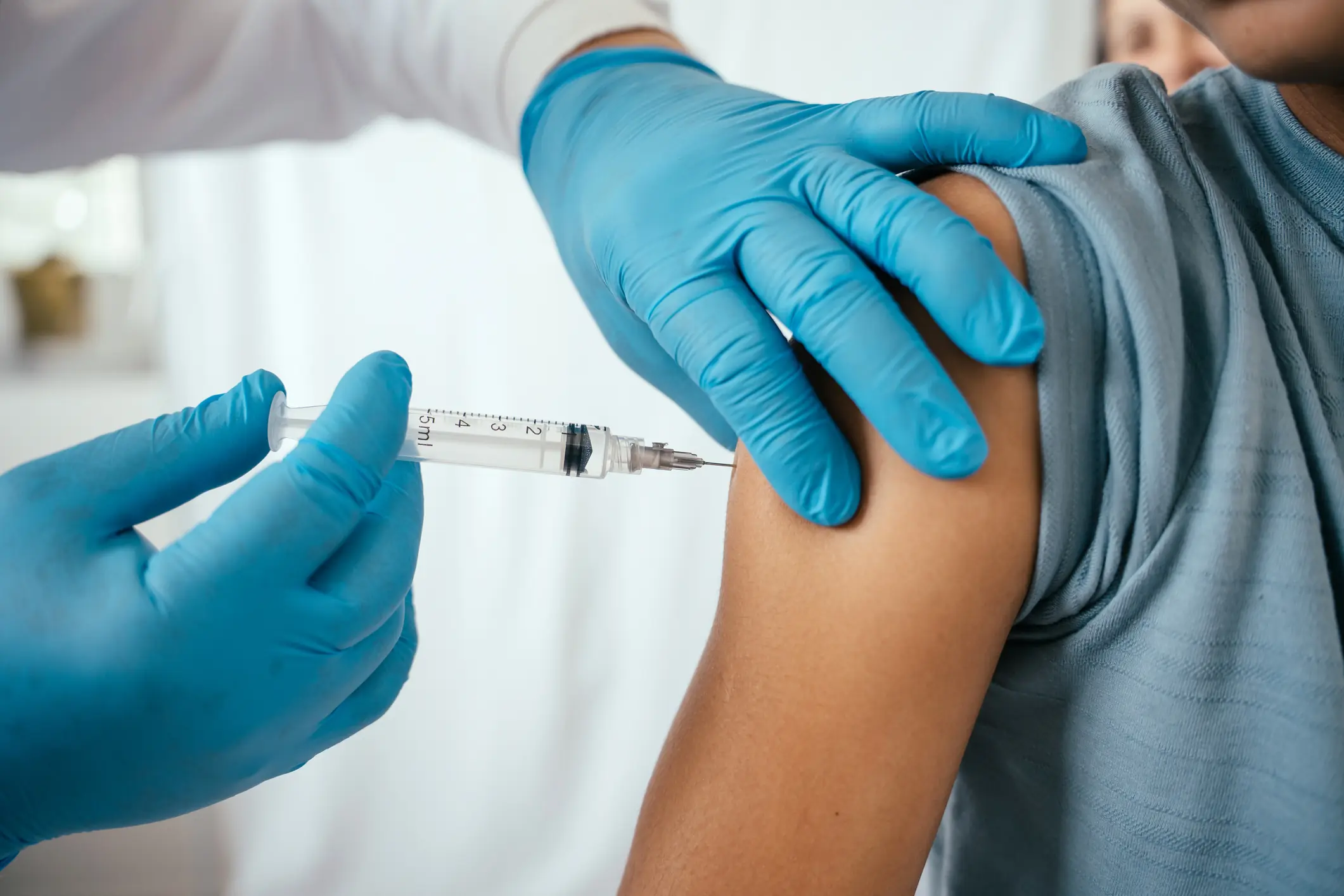 Researchers said staying current on COVID-19 vaccinations is the most effective individual response. Credit: Drs Producoes / Getty