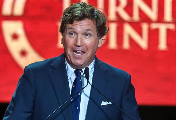 Viewers noticed unexpected move Tucker Carlson made during speech at Charlie Kirk's funeral: It sends a 'powerful message'