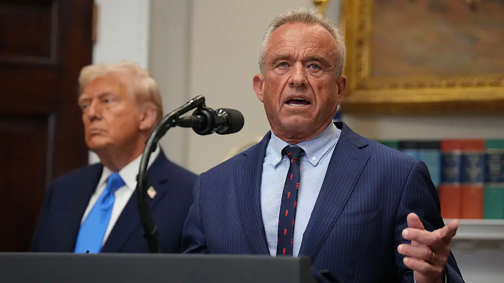  Robert F. Kennedy Jr. and President Donald Trump