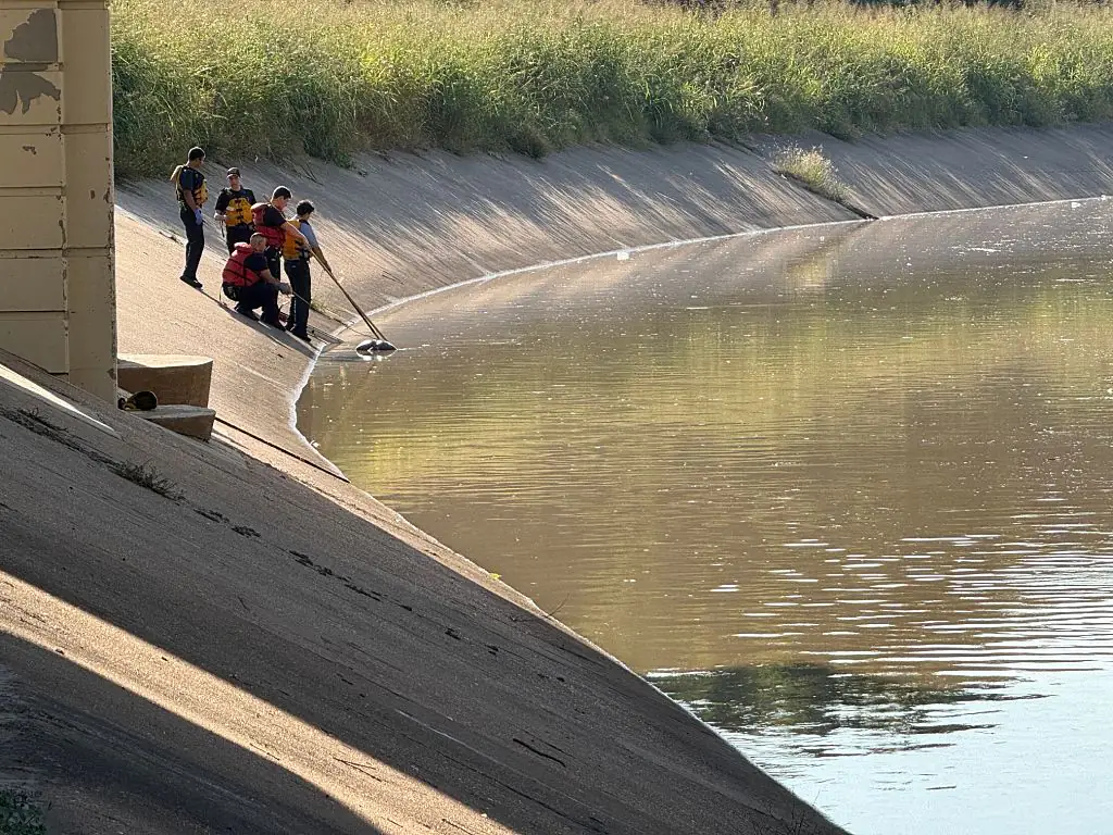 First responders search the water at White Oak Bayou. Credit: Houston Chronicle/Hearst Newspapers / Getty