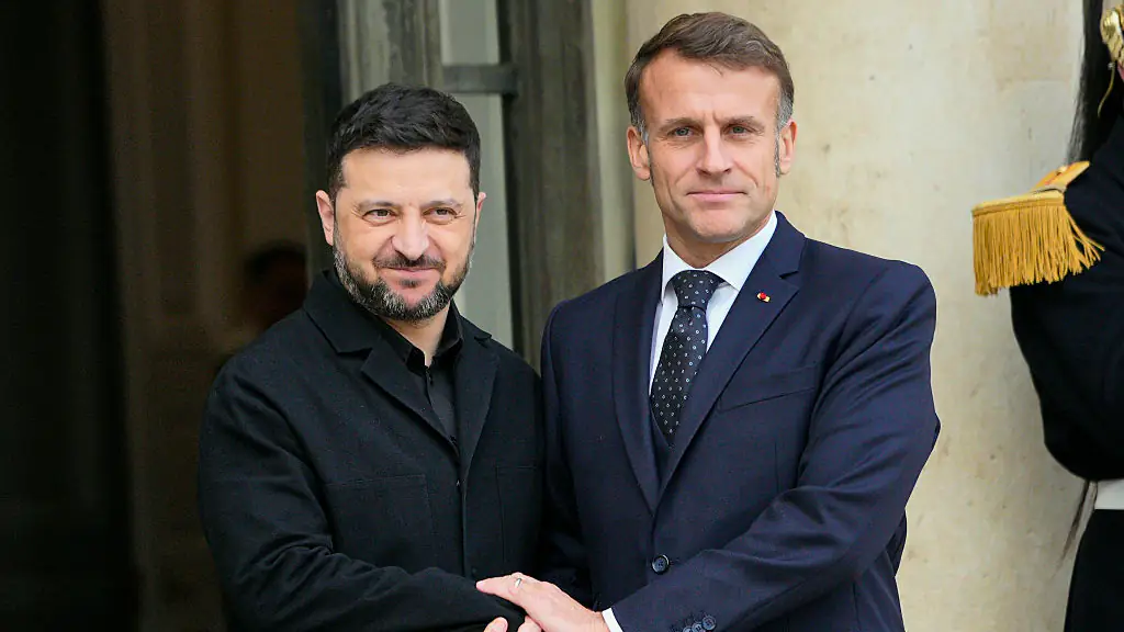 Emmanuel Macron and Ukranian president Volodymyr Zelenksyy 