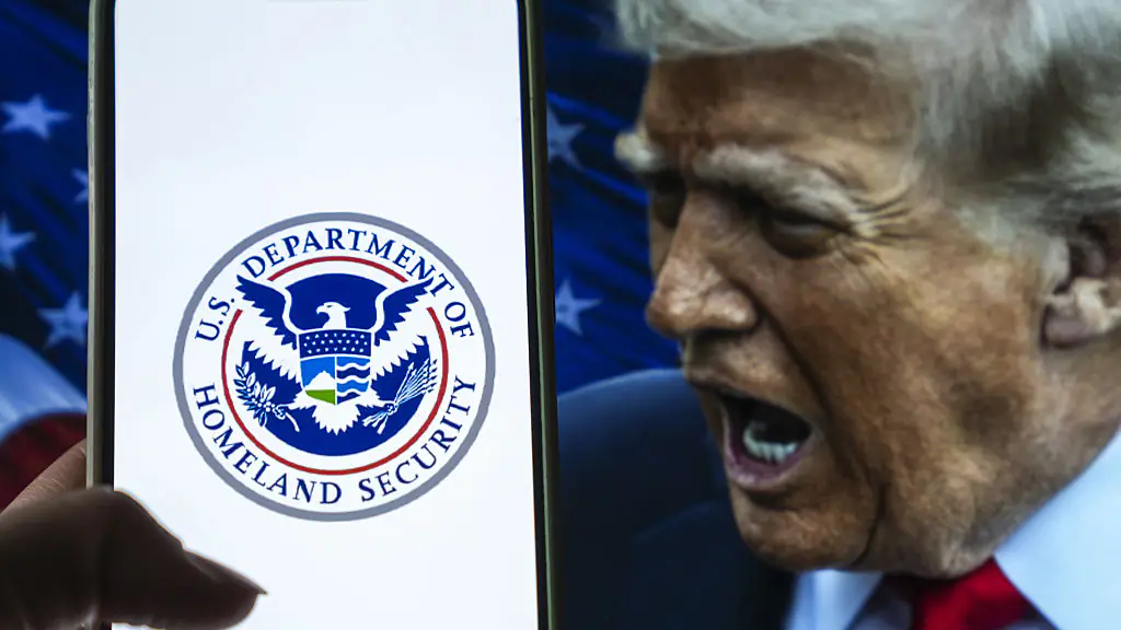 Donald Trump Visa. Dilara Irem Sancar/Anadolu via Getty Images