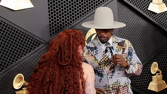 LOS ANGELES, CALIFORNIA - FEBRUARY 01: (FOR EDITORIAL USE ONLY) (L-R) Chappell Roan, Jamie Foxx, Anelise Foxx and Corinne Foxx attend the 68th GRAMMY Awards at Crypto.com Arena on February 01, 2026 in Los Angeles, California. (Photo by Brianna Bryson/WireImage)