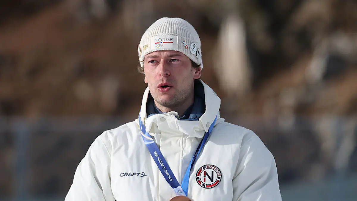 Olympic winner breaks down admitting to cheating on his girlfriend ...