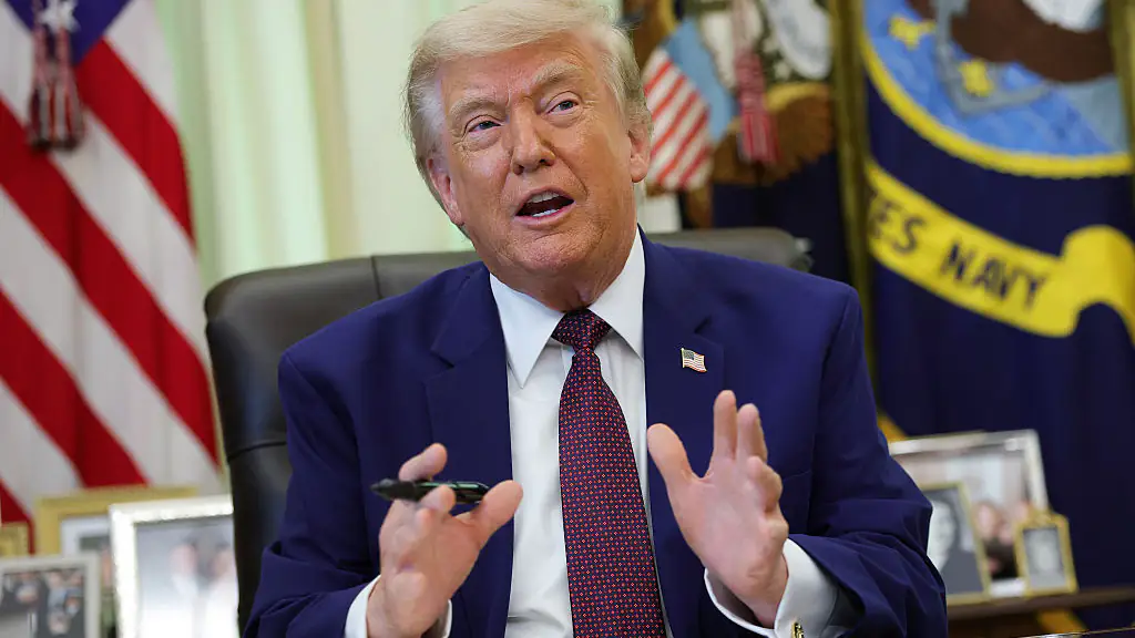 People spot concerning detail as Trump reappears in Oval Office 7 days after 'going missing'