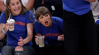 Alana Haim, Este Haim, Taylor Swift, and Mariska Hargitay