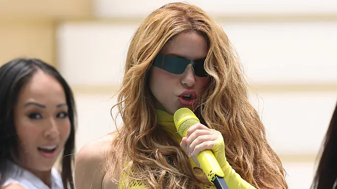 Fans relieved to learn truth about 'person forcing kiss' on Shakira during World Cup game