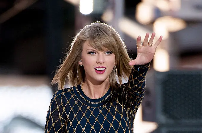 Elon Musk sparks further controversy after re-tweeting old photo of Taylor Swift